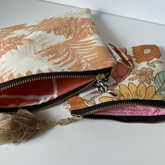 Rifle Co. Retro Flower Clutch with Bangle Wristlet & Wallet Set - Picture 12 of 16